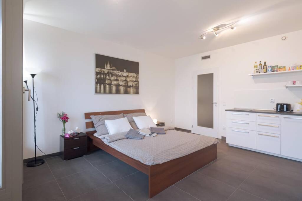 Bright Studio, 10min To The Centre, Free Parking Appartement